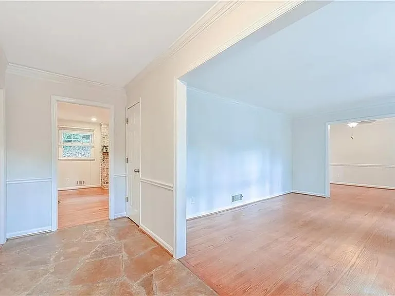 260 River Valley Rd — Photo 2