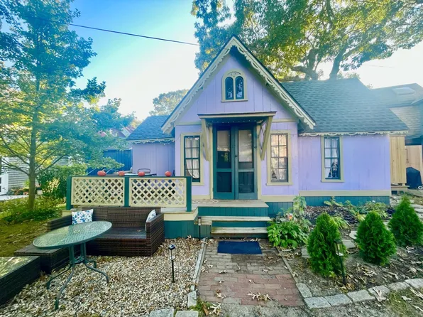 1 Pease Ave, Oak Bluffs, MA 02557