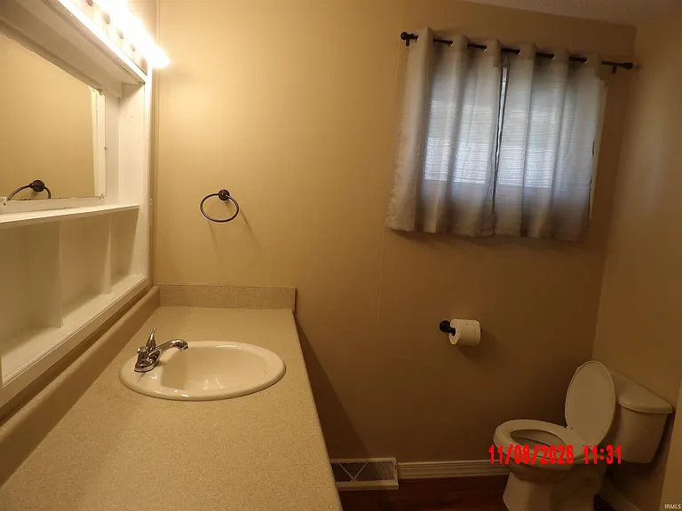 810 W Lincoln St — Photo 13