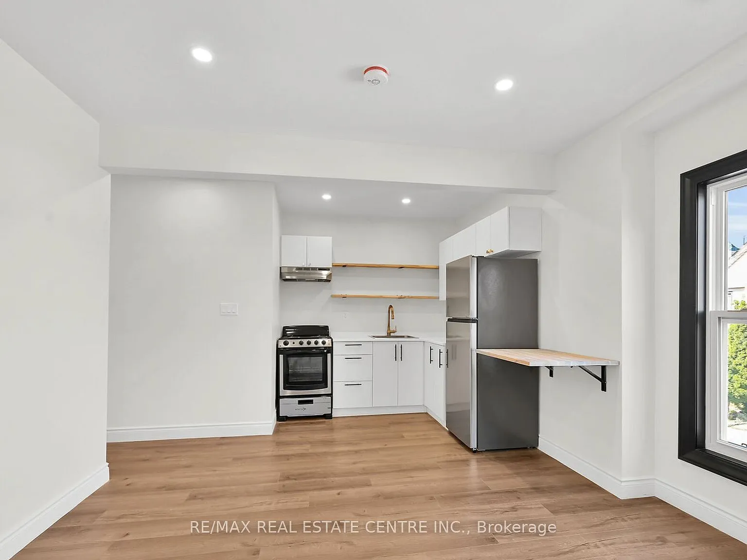 3 bed, $2,100 — Photo 3