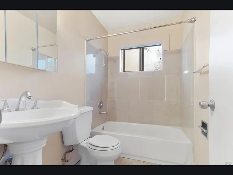 164 Denton Ct #B — Photo 7