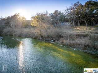 2 English Crossing Rd, Bandera, TX 78003