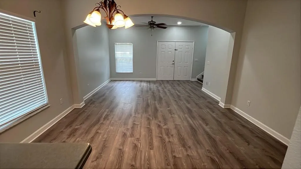 4 bed, 3.5 bath, 1836 sqft, $2,550 — Photo 2