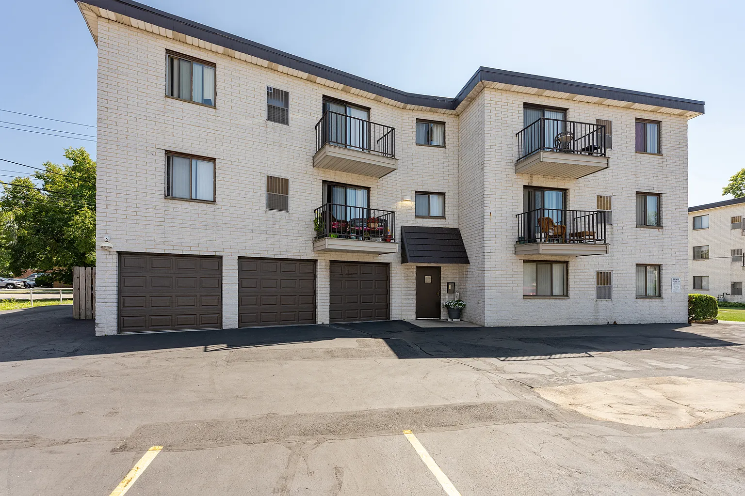 18009 Lakeshore Blvd #102 photo 1