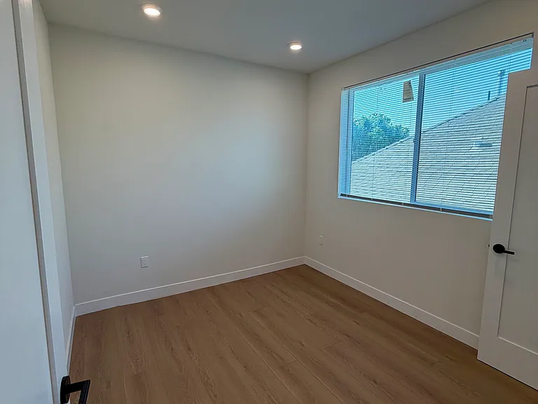 1053 Dewey Ave #3 — Photo 10
