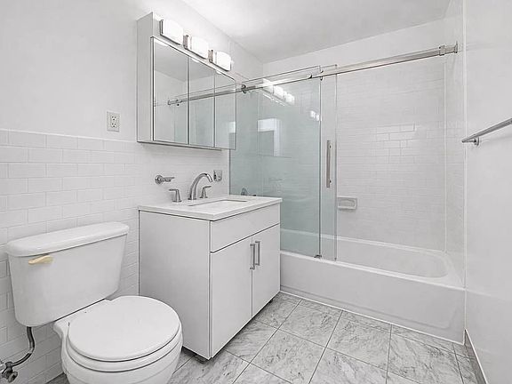 5th image of 165 E 35th St APT 9E