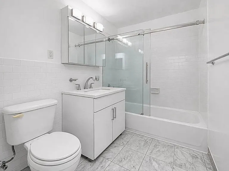 165 E 35th St #10FG — Photo 5