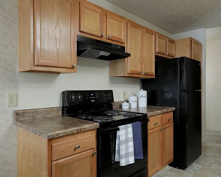 Oak Tree Apartments — Photo 12
