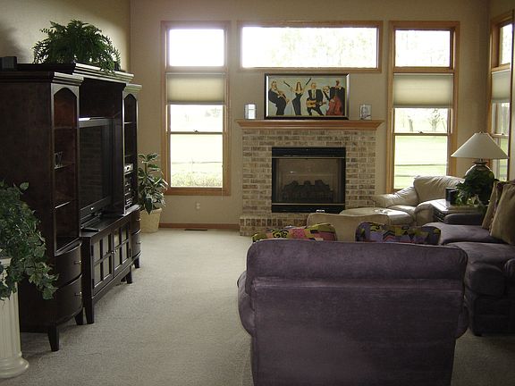 Open floorplan with bright greatroom