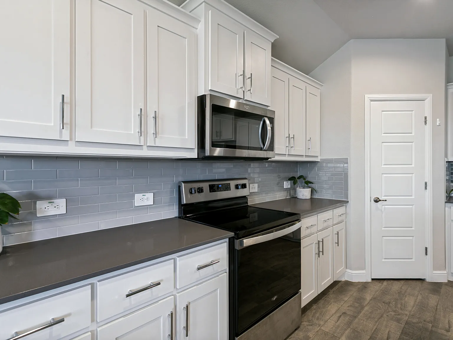 4 bed, 2132 sqft, $2,700 — Photo 4