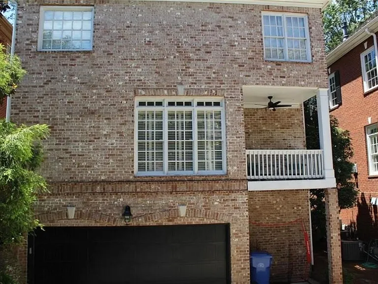 704 Longleaf Dr NE — Photo 37