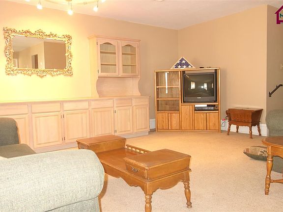 3rd image of 1001 Tamarack Dr