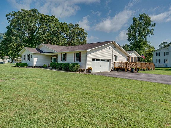 3rd image of 9006 Lake Carolyn Ln
