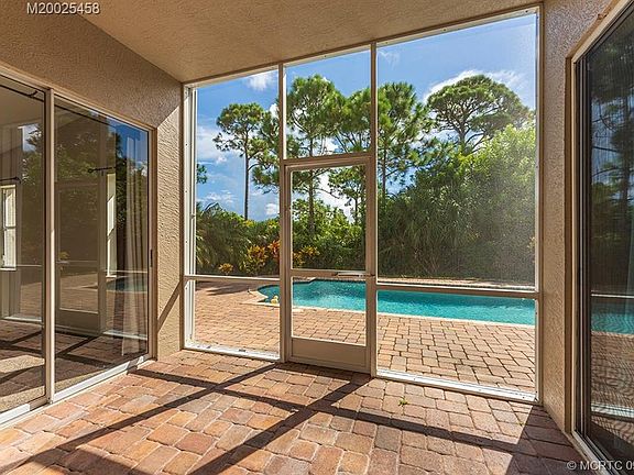 4th image of 307 NW Emilia Way