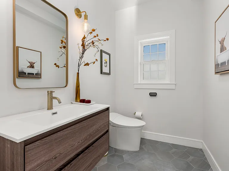 148 Lexington St — Photo 22