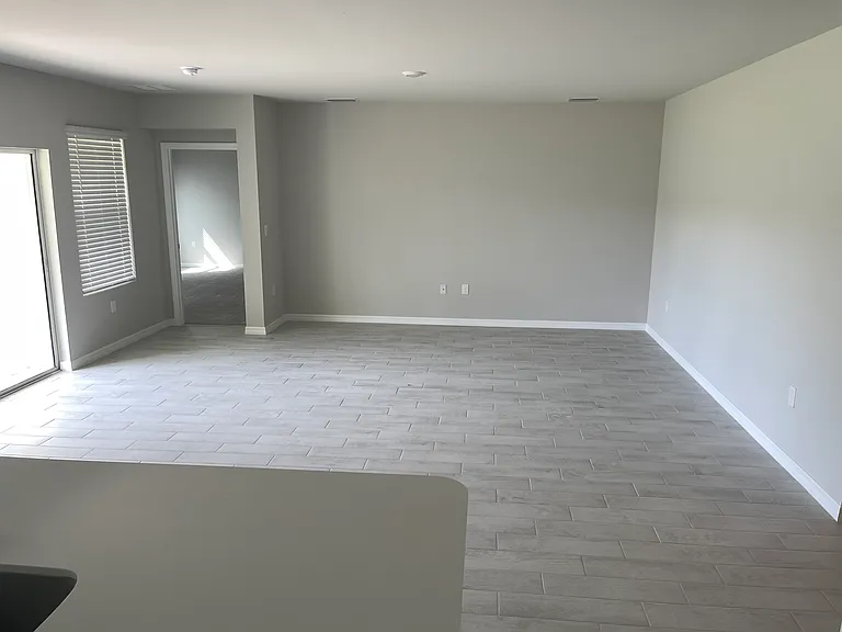 455 Londrina Dr — Photo 2