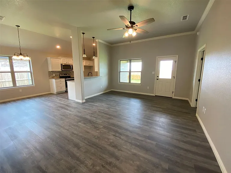 6901 Inverness St — Photo 6