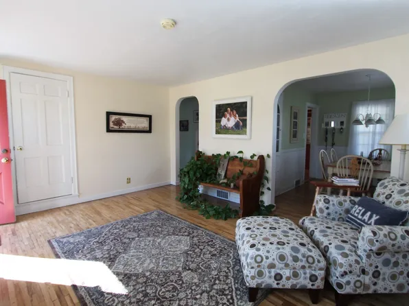 2012 W Petty Rd, Muncie, IN 47304