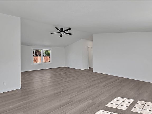 4th image of 7725 203rd Street Ct E #27
