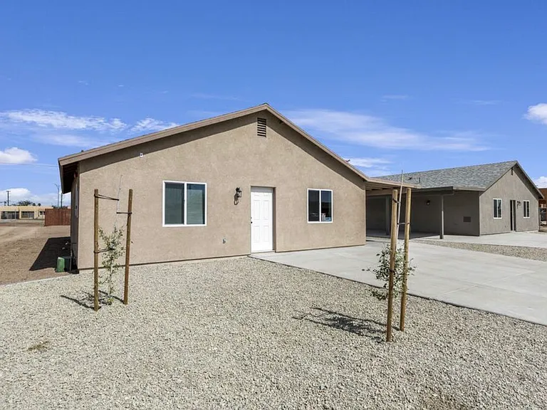 386 E Heil Ave — Photo 16