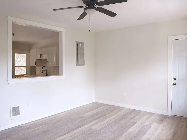 Fully Renovated Apartment Building Modern Upgrades Throughout — Photo 19