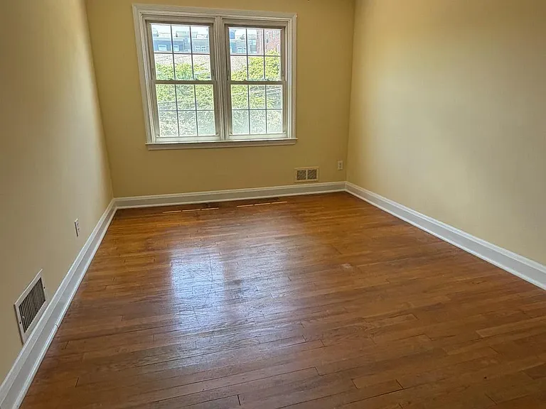 831 Bosley Ave — Photo 2