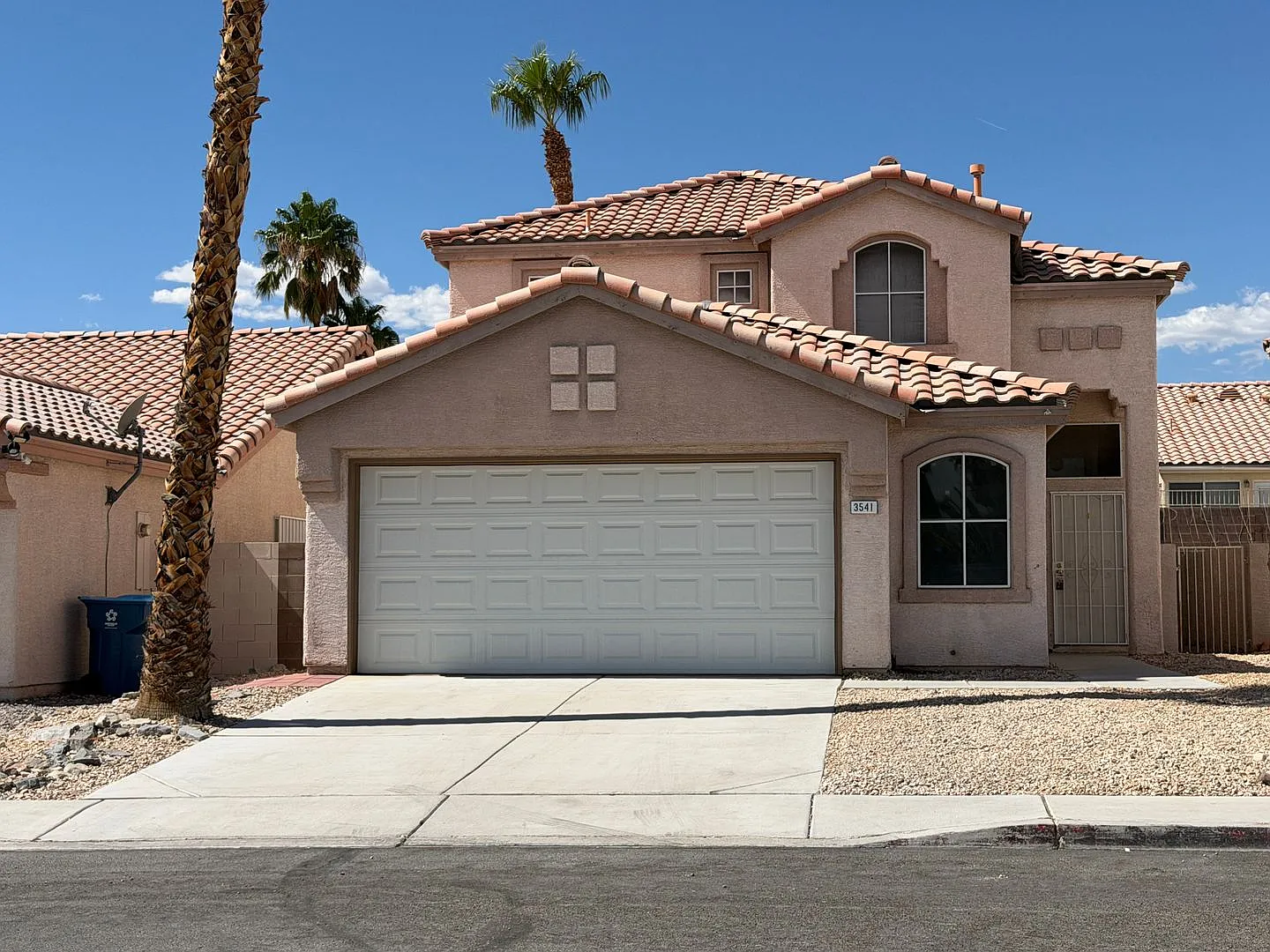 Bright & Spacious Home in Southwest Las Vegas! — Photo 1