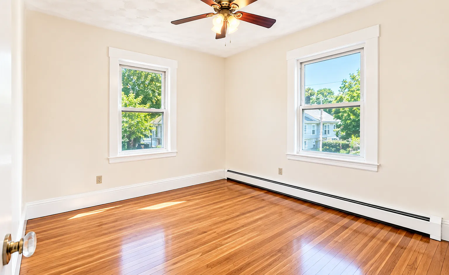 3 bed, 850 sqft, $2,500 — Photo 2