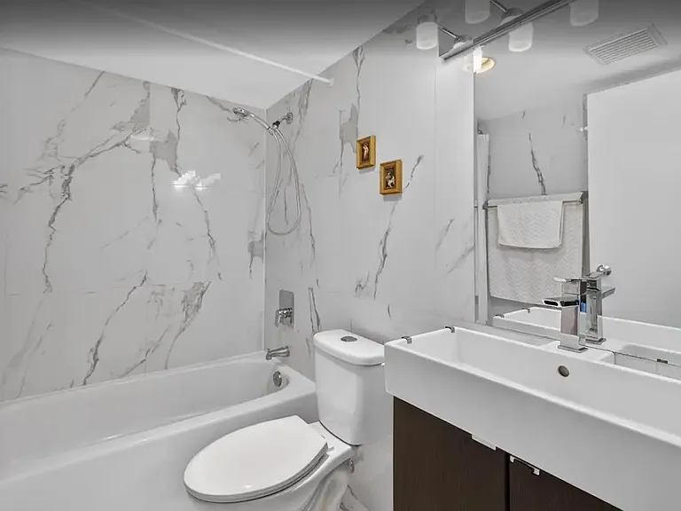 811 Helmcken St #1 — Photo 8