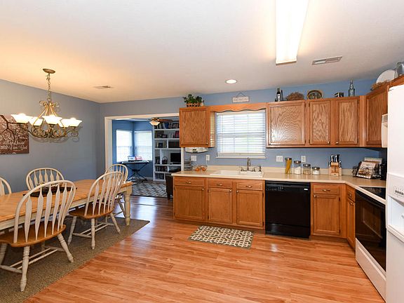 3rd image of 2938 Country Meadows Ln