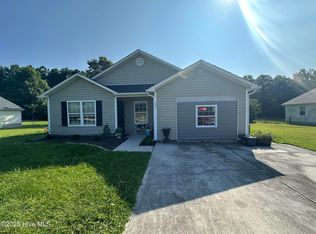 392 Riggs Rd, Hubert, NC 28539