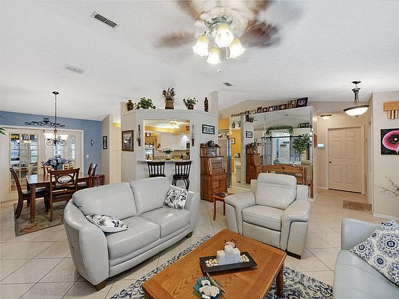 4th image of 1009 SW Cornelia Ave