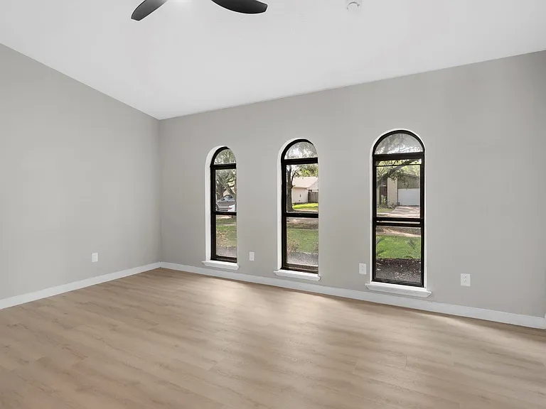3902 Marywood Dr — Photo 6