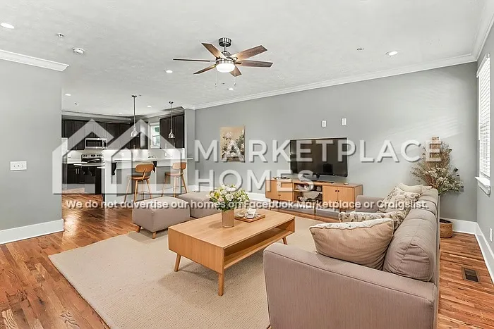 118 Bell St — Photo 5