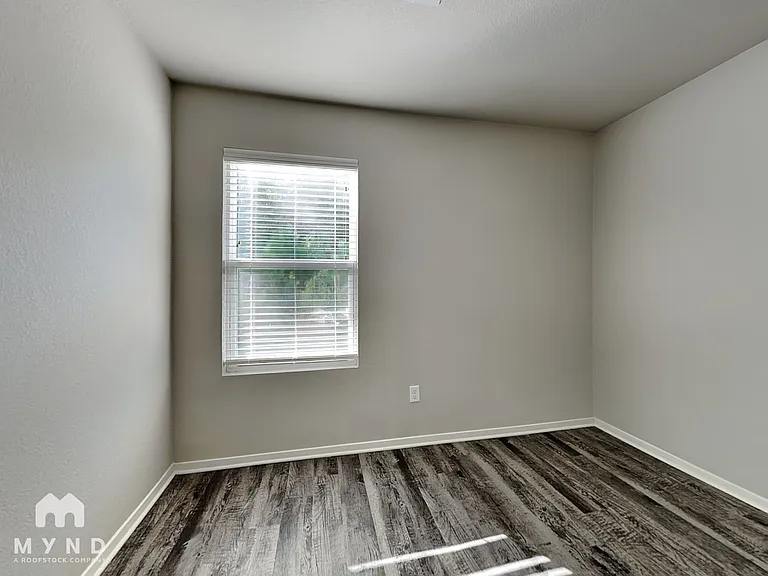 9207 Pleasant Valley Dr — Photo 12