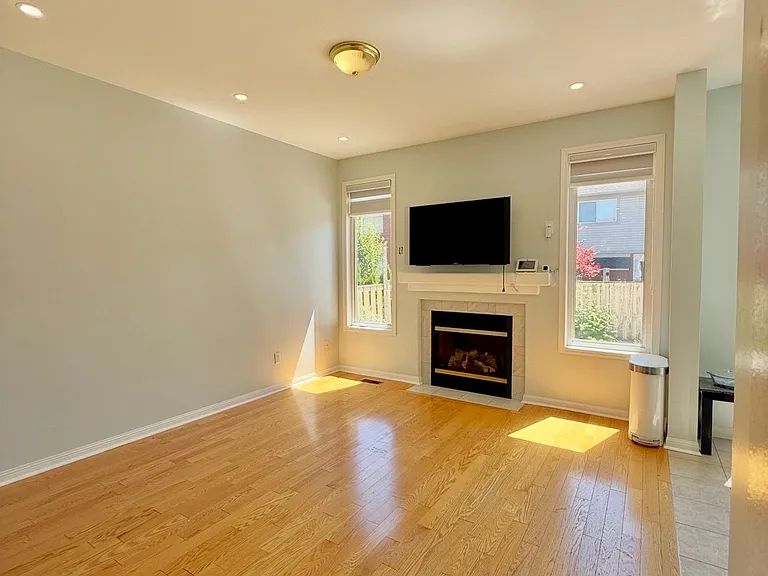 21 Sugarhill Dr #UPPER — Photo 3