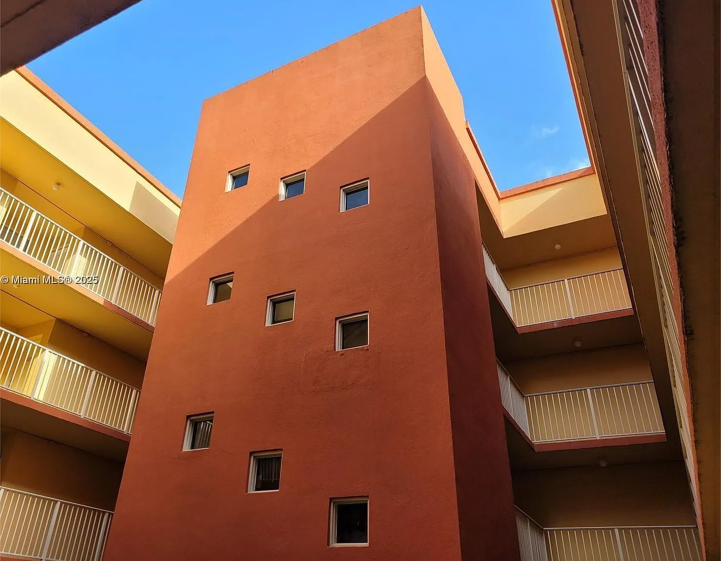 2 bed, 789 sqft, $2,100 — Photo 3