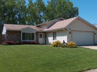 663 Newport St N, Roselle, IL 60172