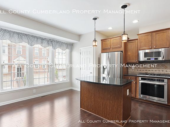 2nd image of 5113 Kempsford Ct SE