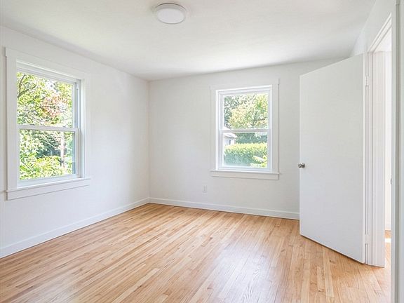 4th image of 22 Hanson Ave