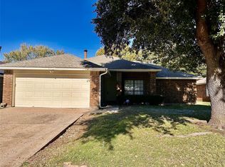 824 Larue Dr, Cedar Hill, TX 75104