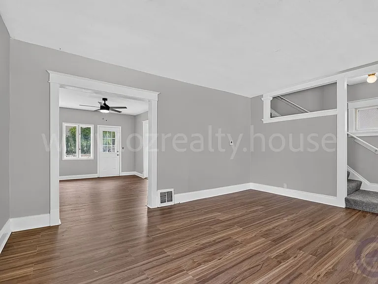 1023 Shadowlawn Dr — Photo 3