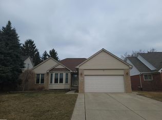 1725 Castlewood Dr, Madison Heights, MI