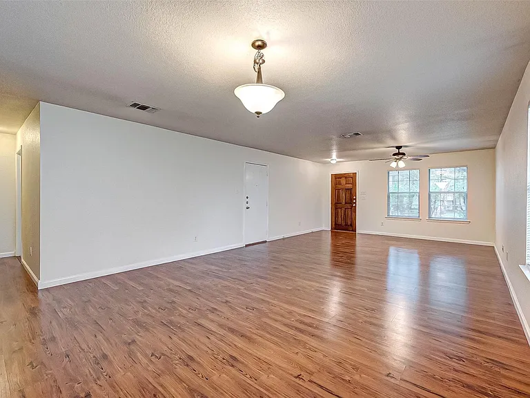7910 Raven Creek Ln — Photo 12
