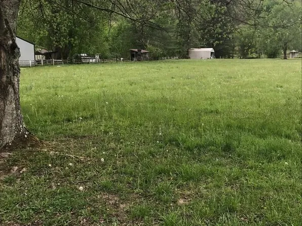 2 SE Licking River Rd, Salyersville, KY 41465