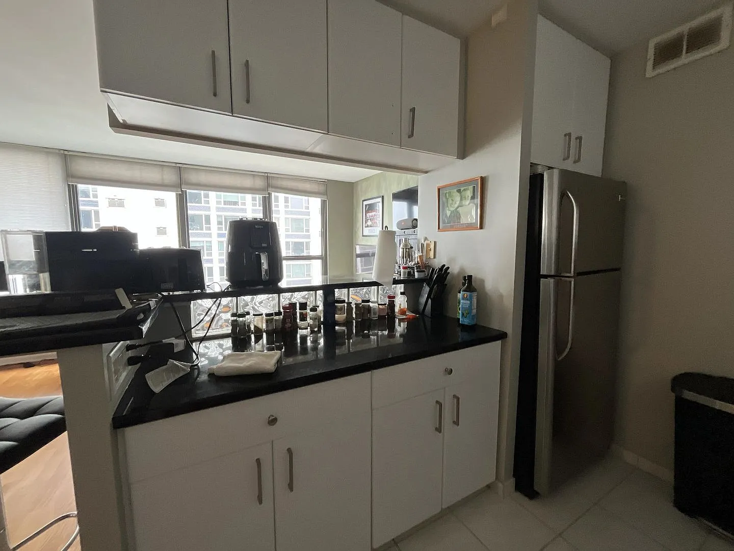 Gold Coast - Fantastic 1bd/1bth Apartment For Rent! — Photo 2