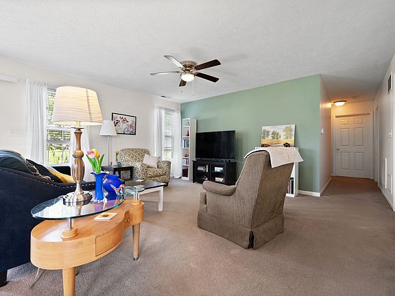 4th image of 557 Gibson Dr