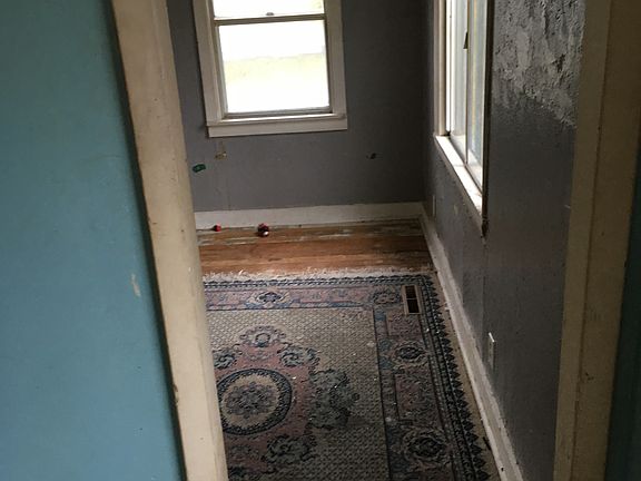 5th image of 313 4th St