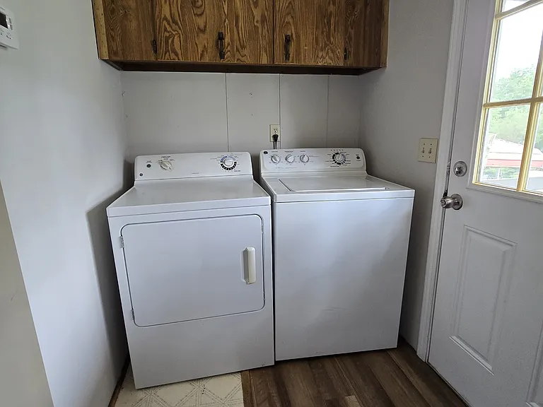 308 W Chapman Rd — Photo 13
