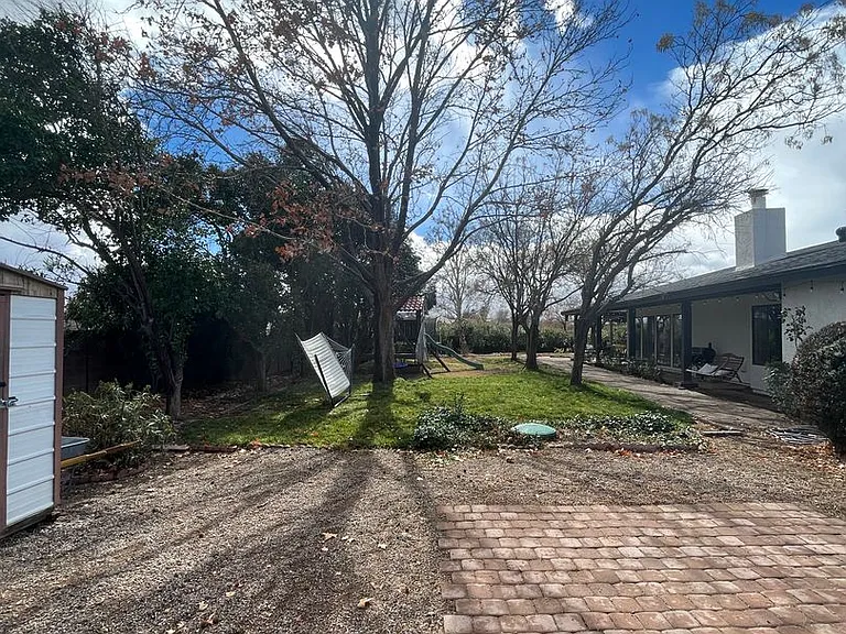 2046 Piccadilly Ln — Photo 36